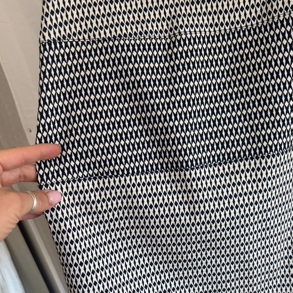 Artelier Nicole Miller  Elegant Blue and White Patterned Dress - Picture 3 of 6